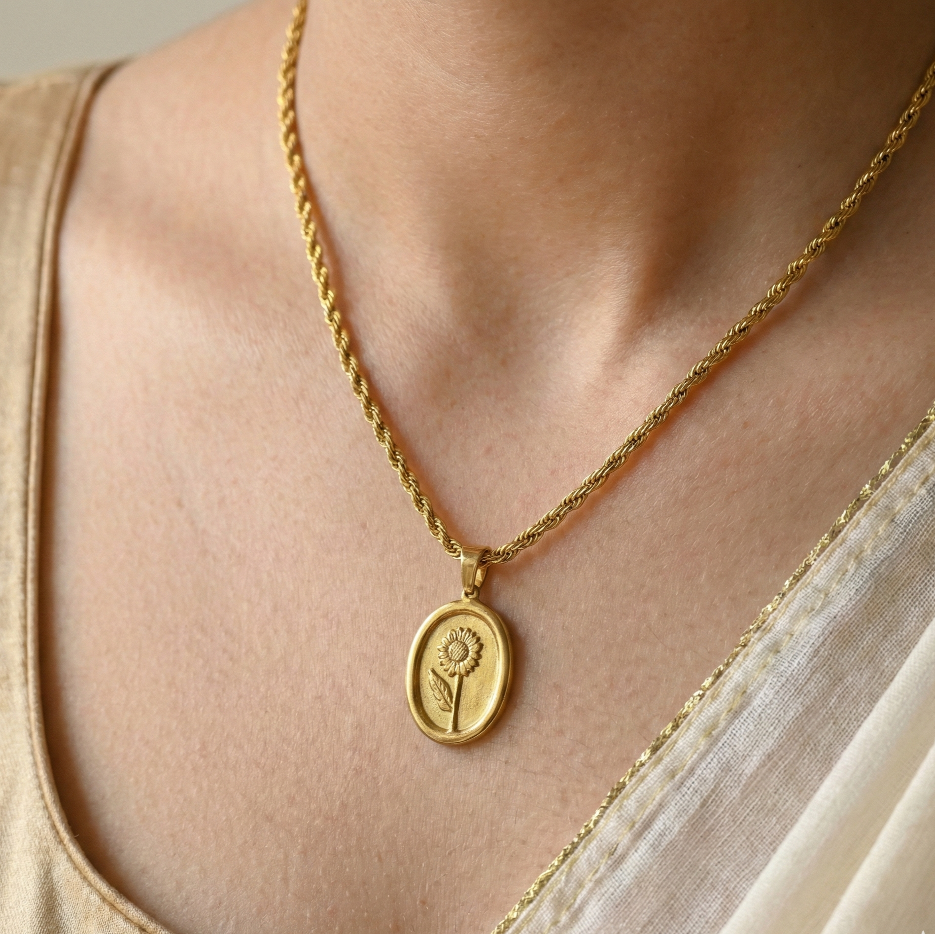 18K Gold Sunflower Pendant Rope Chain Necklace for Women