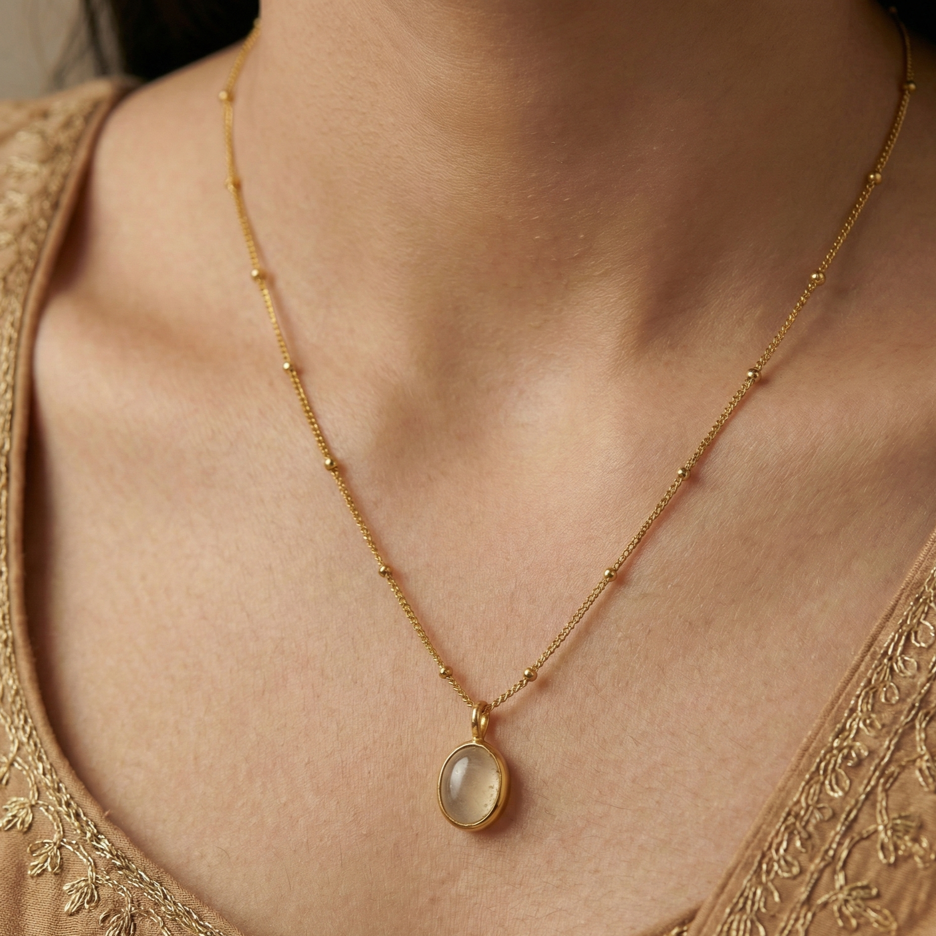 Vintage Cat Eye Stone Oval Pendant Necklace in 18K Gold Plated Stainless Steel