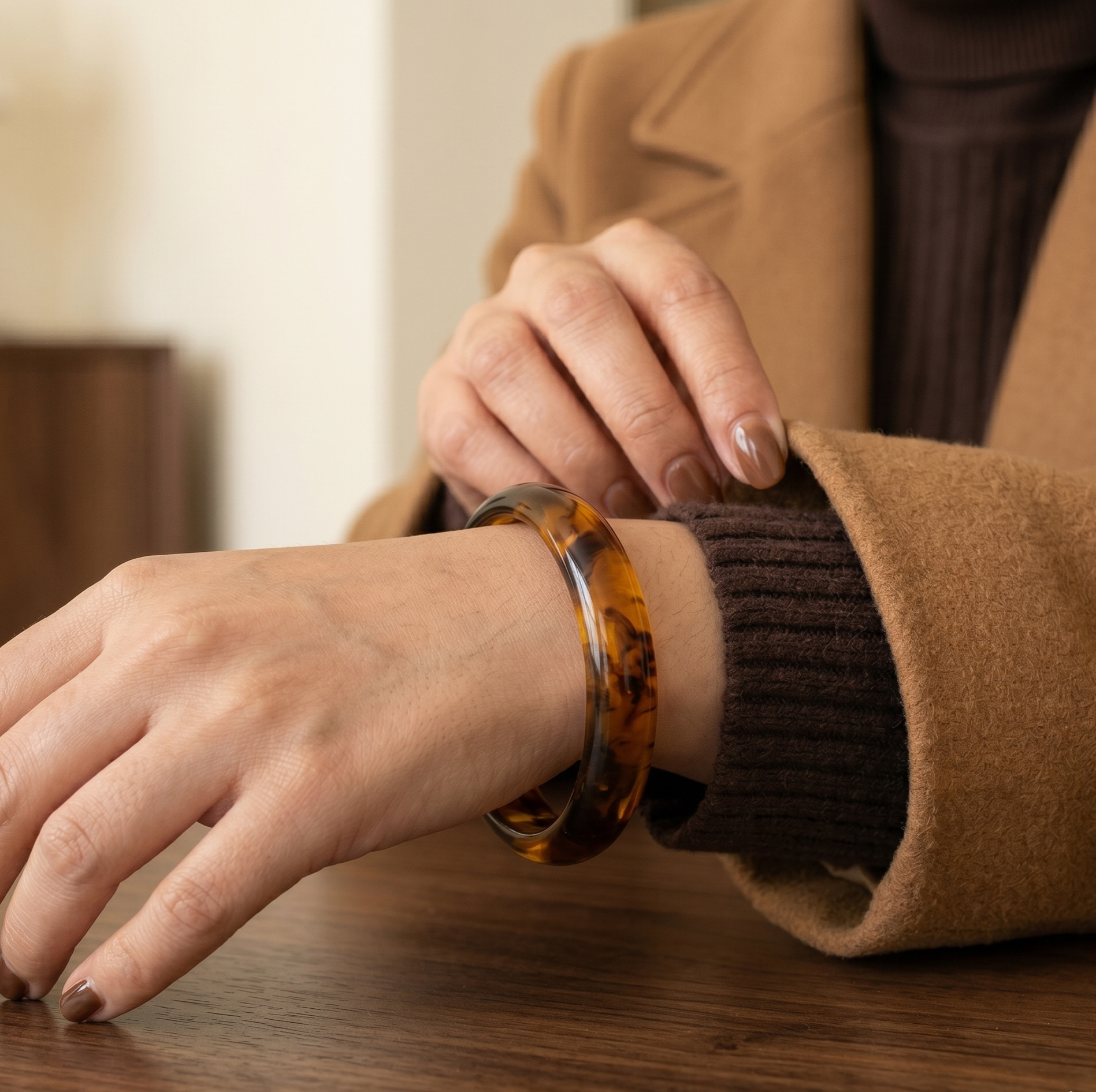 Vintage Tortoiseshell Resin Round Bangle Bracelet for Women